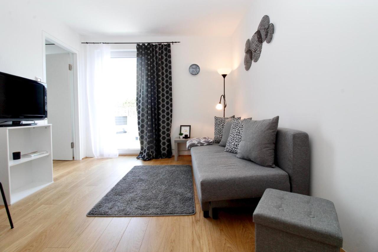 Modern Balcony Apartment With Pool Close To Lake In "Donaustadt" Vienna Luaran gambar