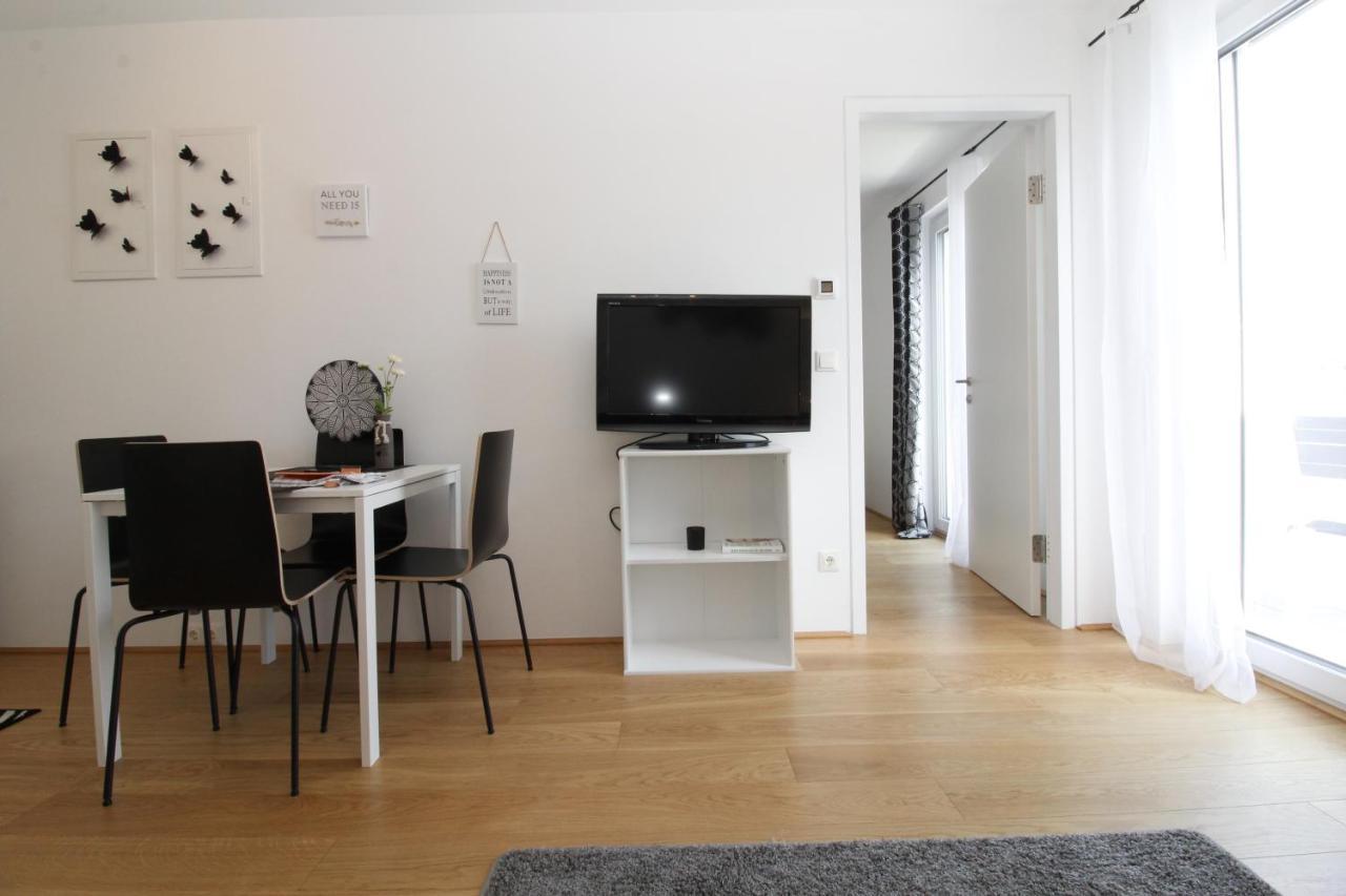 Modern Balcony Apartment With Pool Close To Lake In "Donaustadt" Vienna Luaran gambar